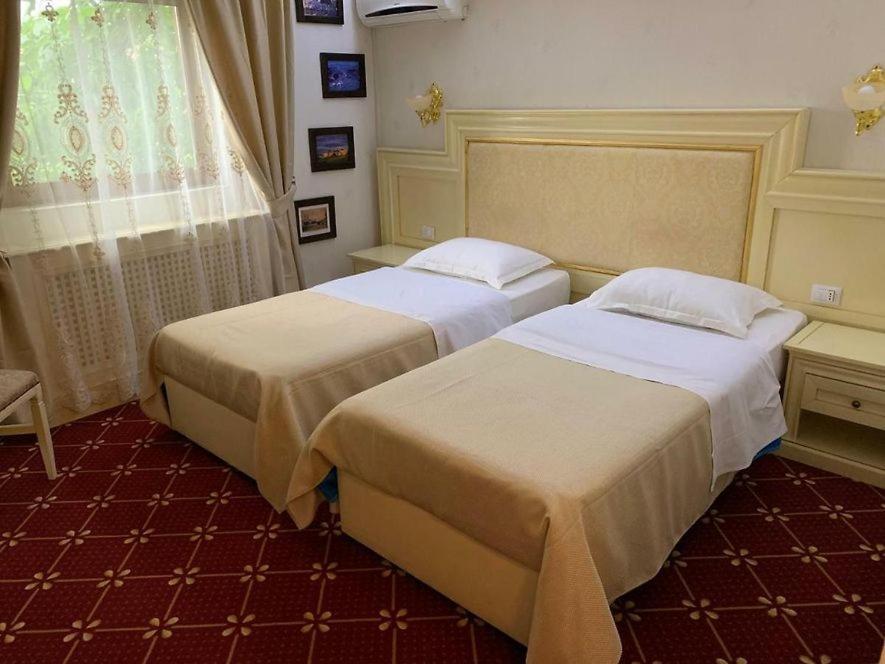 Cazare Plopii Fara Sot Iasi Buitenkant foto