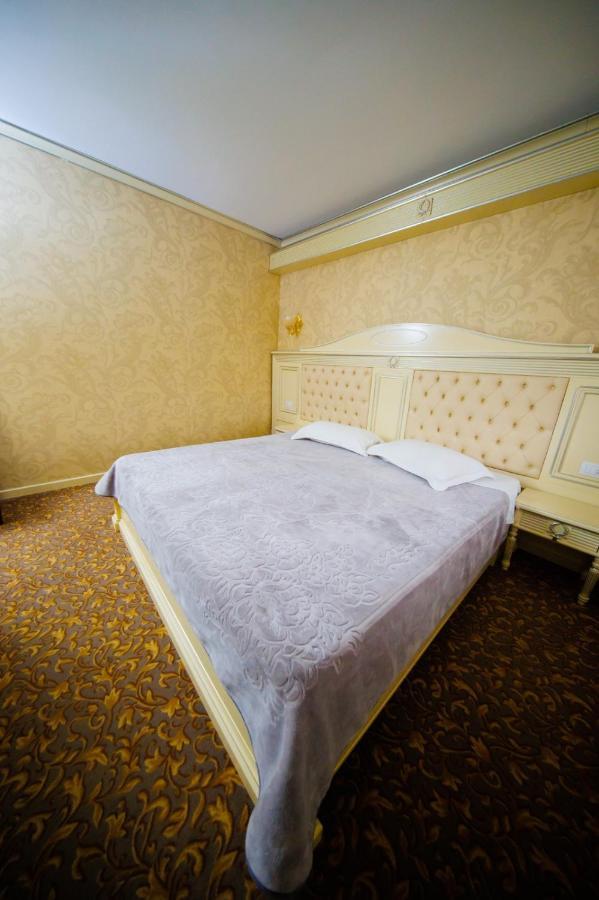 Cazare Plopii Fara Sot Iasi Buitenkant foto