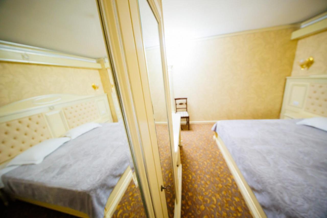 Cazare Plopii Fara Sot Iasi Buitenkant foto